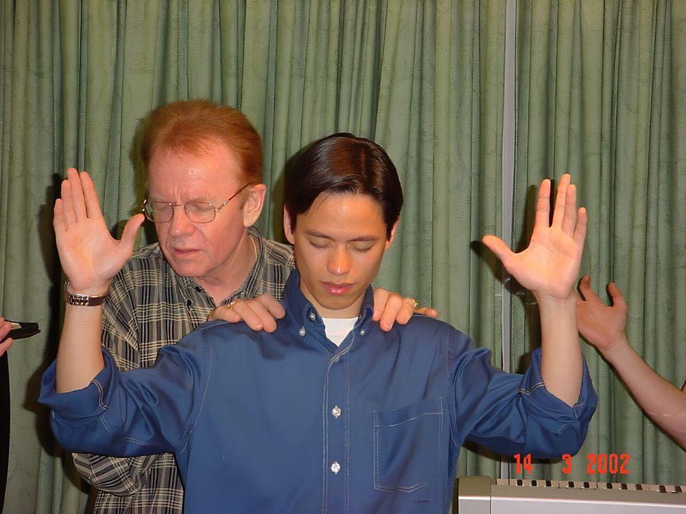 Pastor Mark Willhite praying for Pastor Steve Cioccolanti in 2002, early ministry prayer