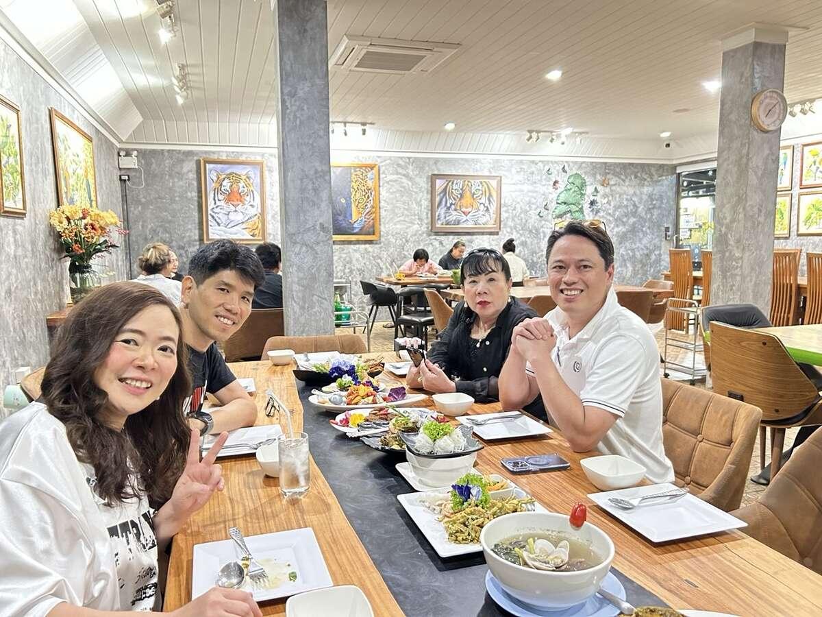 Partners dinner fellowship with Pastor Steve Cioccolanti at a restaurant in Bangkok, Thailand
